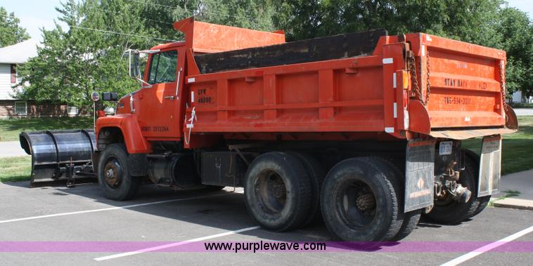 image for item A2134 1989 Ford L8000 dump truck with snow plow
