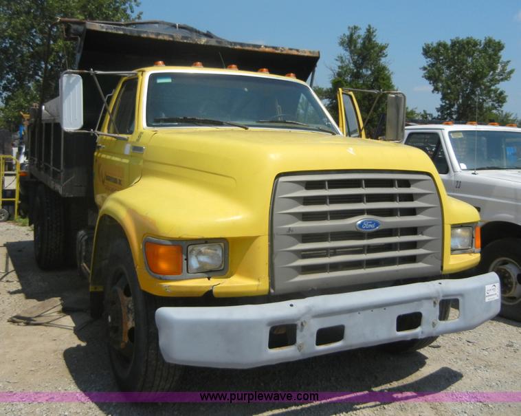 image for item A3011 1995 Ford F800 dump truck
