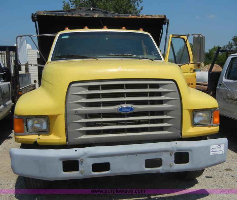 image for item A3011 1995 Ford F800 dump truck