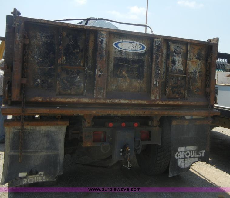 image for item A3011 1995 Ford F800 dump truck