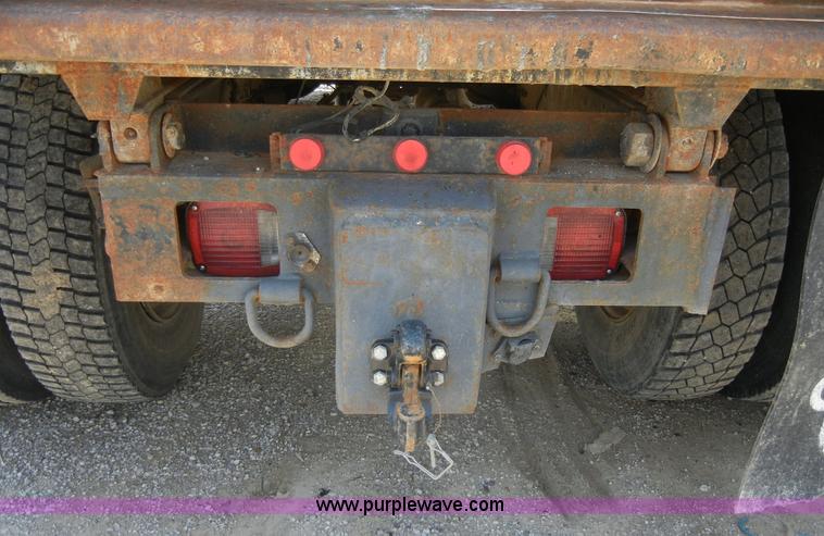 image for item A3011 1995 Ford F800 dump truck