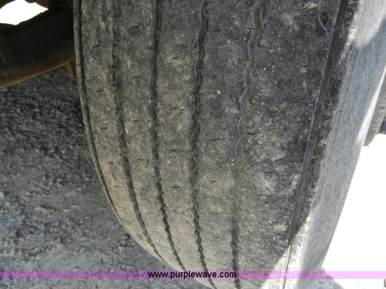 image for item A3011 1995 Ford F800 dump truck