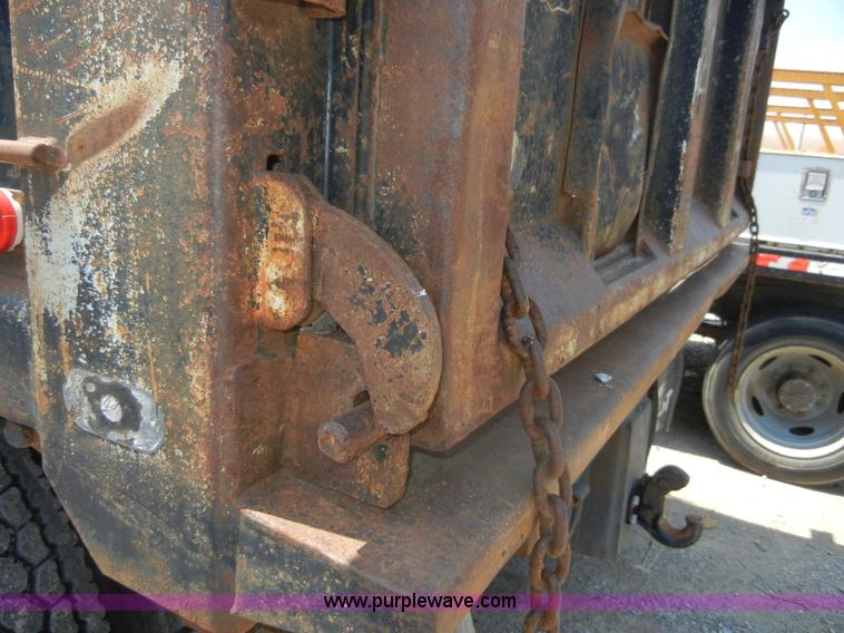 image for item A3011 1995 Ford F800 dump truck