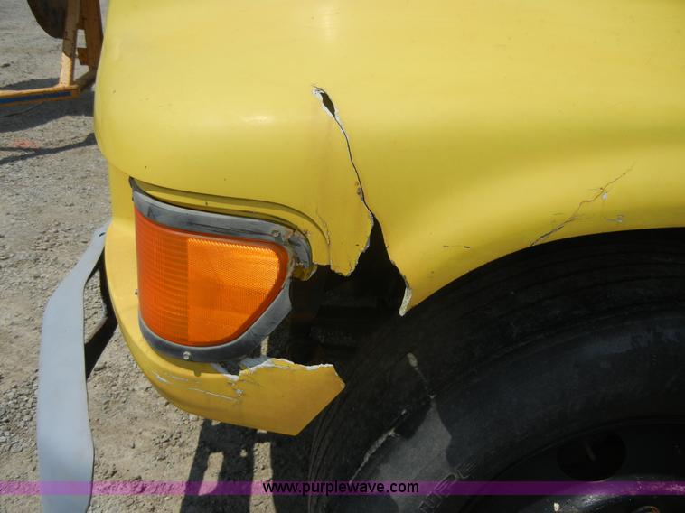 image for item A3011 1995 Ford F800 dump truck