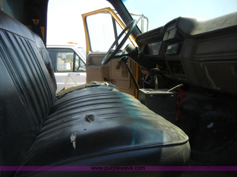 image for item A3011 1995 Ford F800 dump truck