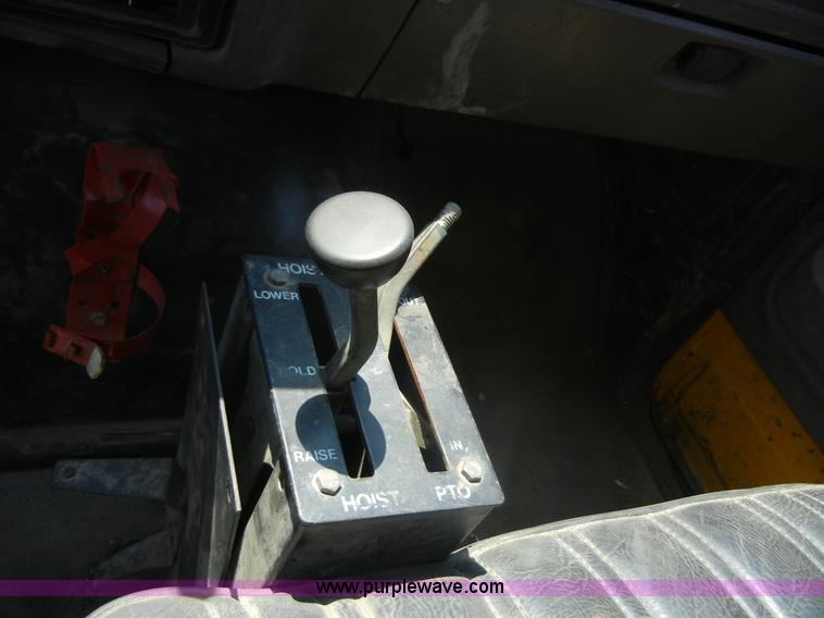 image for item A3011 1995 Ford F800 dump truck