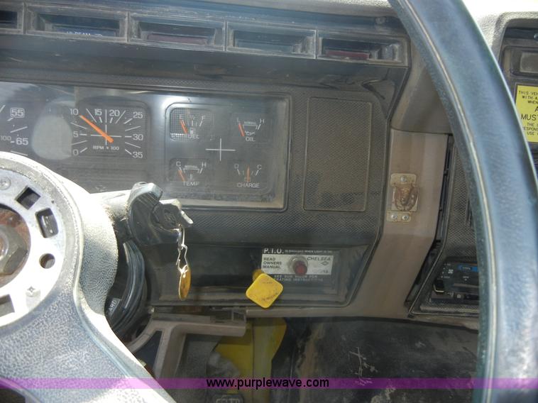 image for item A3011 1995 Ford F800 dump truck