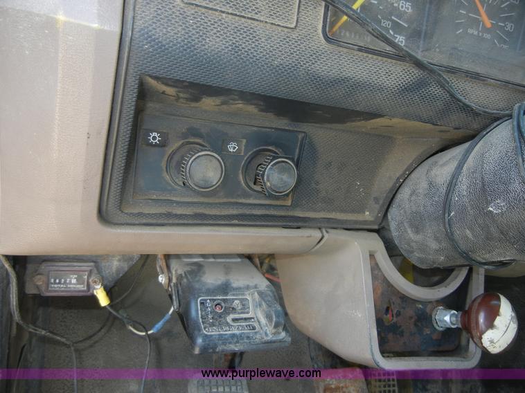 image for item A3011 1995 Ford F800 dump truck