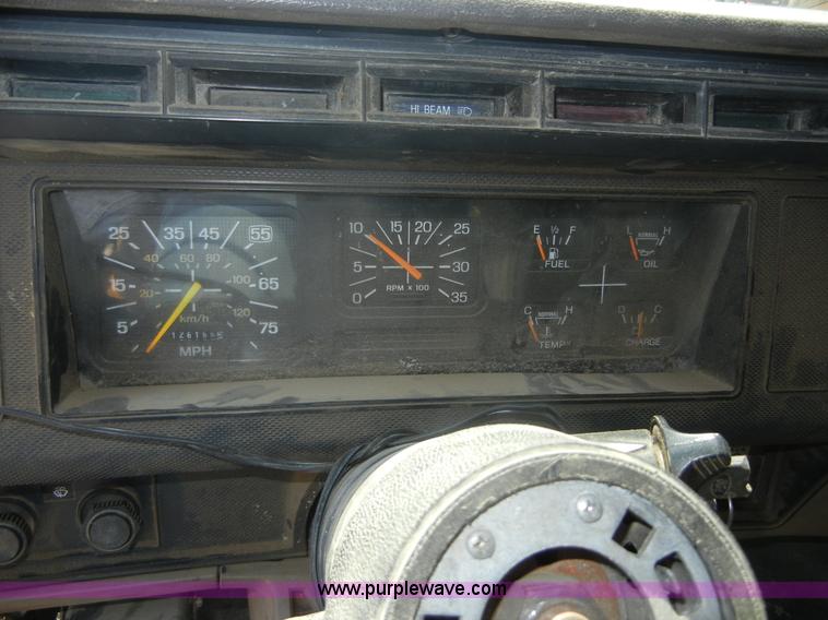 image for item A3011 1995 Ford F800 dump truck