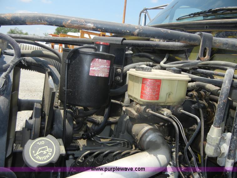 image for item A3011 1995 Ford F800 dump truck