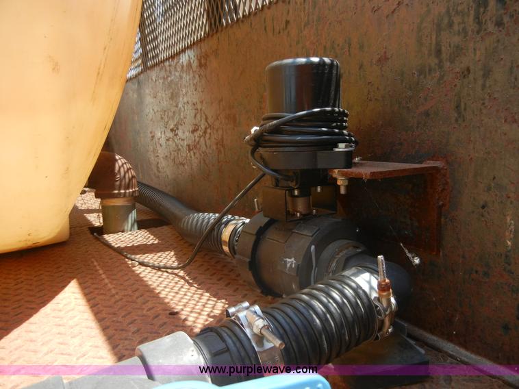 image for item A3015 1991 GMC Topkick 7000 water truck