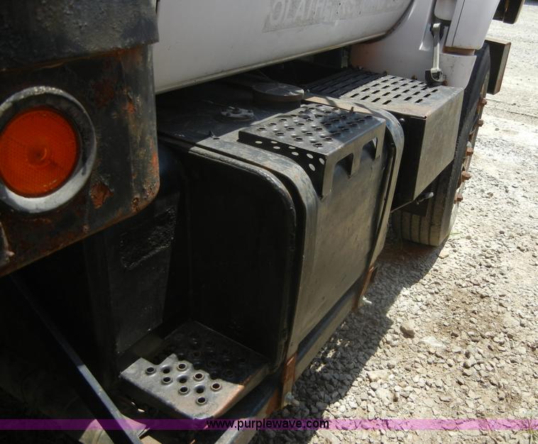 image for item A3015 1991 GMC Topkick 7000 water truck