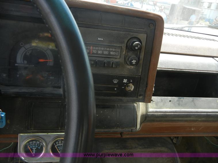 image for item A3015 1991 GMC Topkick 7000 water truck