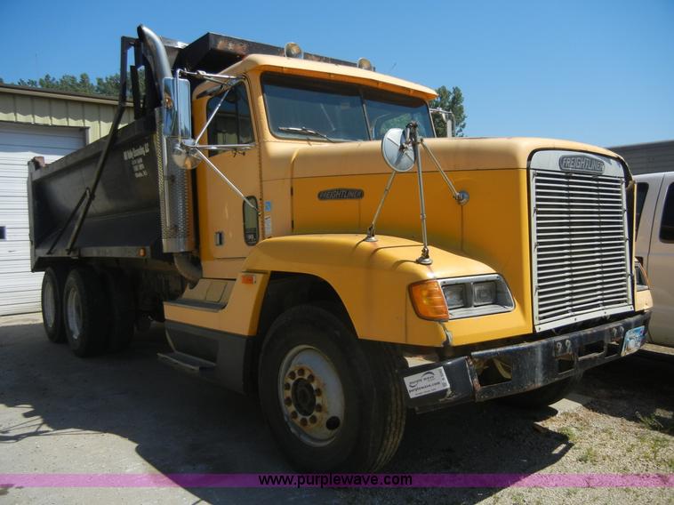 image for item A3042 1989 Freightliner FLD120 dump truck