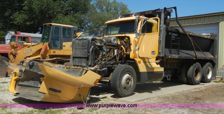 image for item A3042 1989 Freightliner FLD120 dump truck