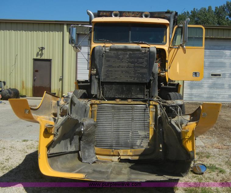 image for item A3042 1989 Freightliner FLD120 dump truck