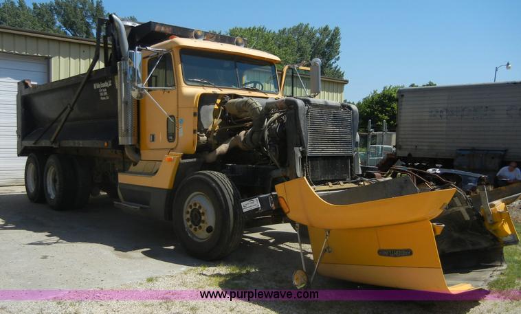 image for item A3042 1989 Freightliner FLD120 dump truck