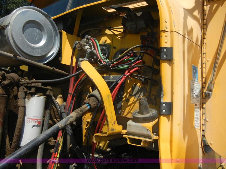 image for item A3042 1989 Freightliner FLD120 dump truck