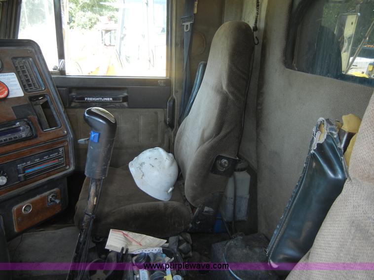 image for item A3042 1989 Freightliner FLD120 dump truck