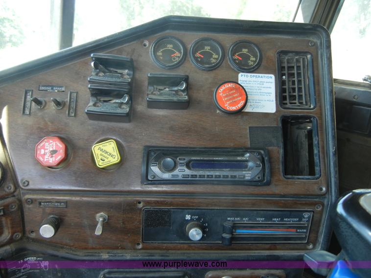 image for item A3042 1989 Freightliner FLD120 dump truck