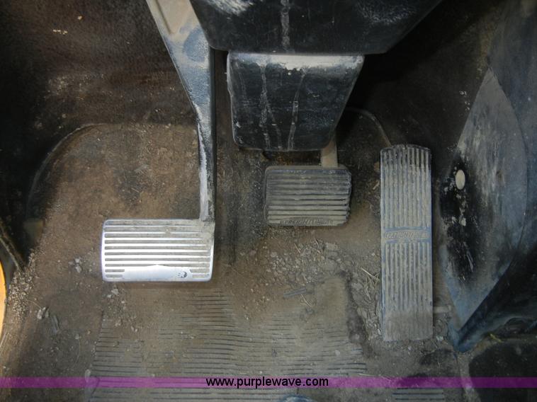 image for item A3042 1989 Freightliner FLD120 dump truck