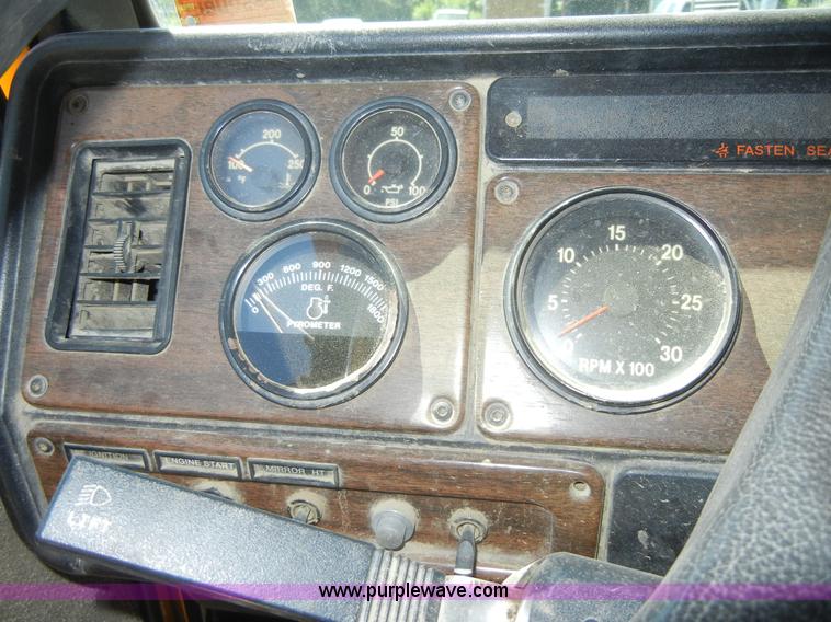 image for item A3042 1989 Freightliner FLD120 dump truck