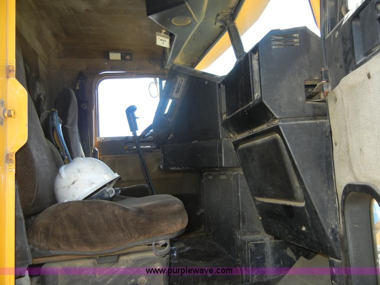 image for item A3042 1989 Freightliner FLD120 dump truck