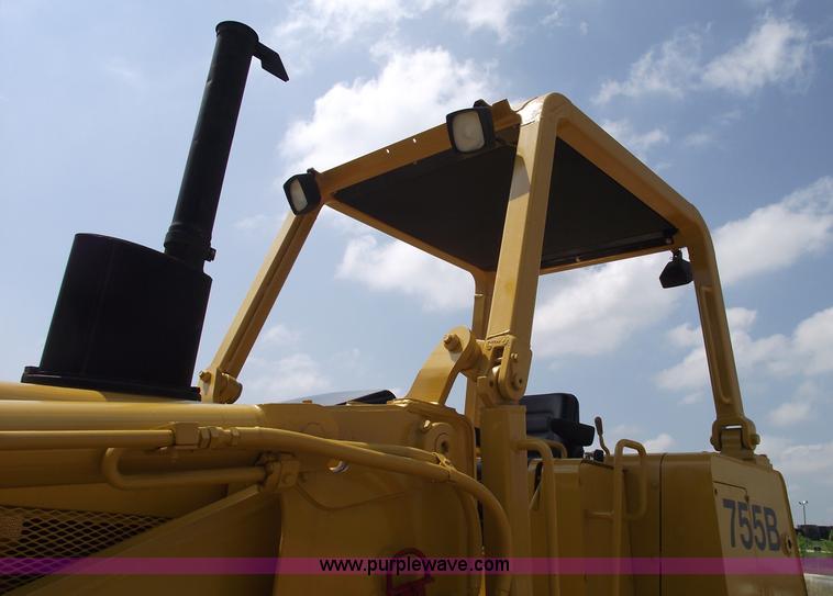 image for item A4186 1989 John Deere 755B track loader