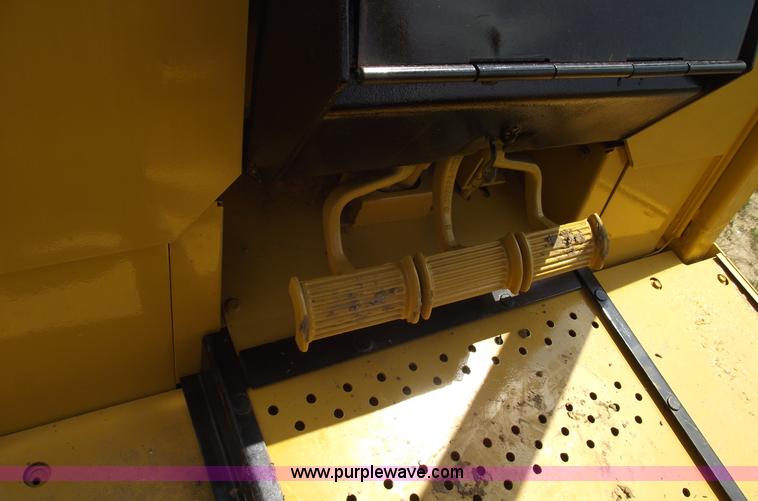 image for item A4186 1989 John Deere 755B track loader