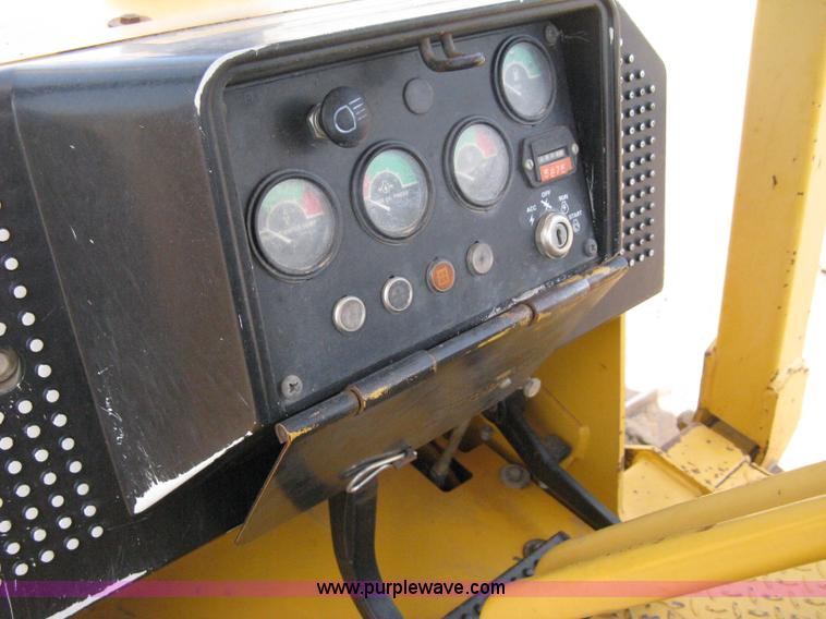 image for item A4260 1998 John Deere 650G series IV dozer