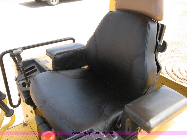 image for item A4260 1998 John Deere 650G series IV dozer