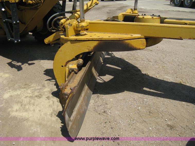 image for item A4262 1990 Caterpillar 140G motor grader