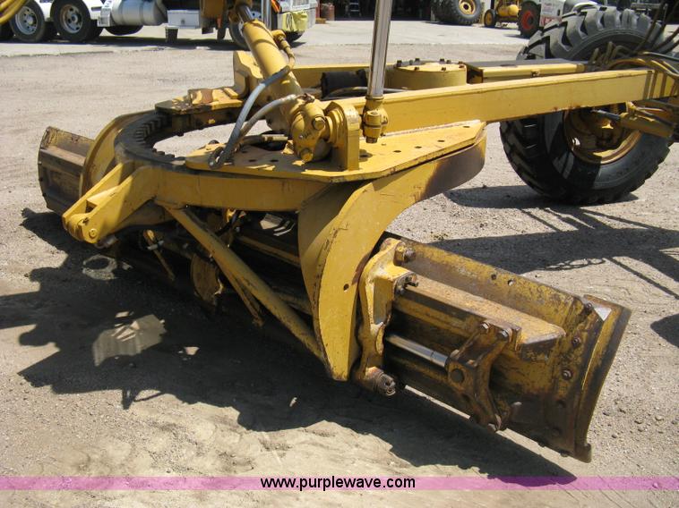 image for item A4262 1990 Caterpillar 140G motor grader
