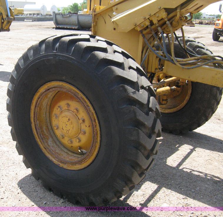 image for item A4262 1990 Caterpillar 140G motor grader
