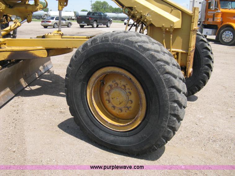 image for item A4262 1990 Caterpillar 140G motor grader