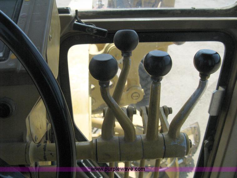 image for item A4262 1990 Caterpillar 140G motor grader