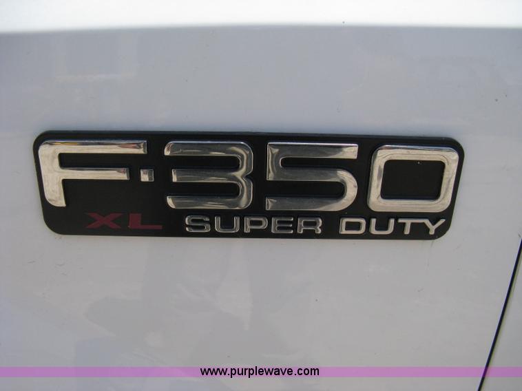 image for item A4263 2004 Ford F350 Super Duty XL crew cab pickup truck