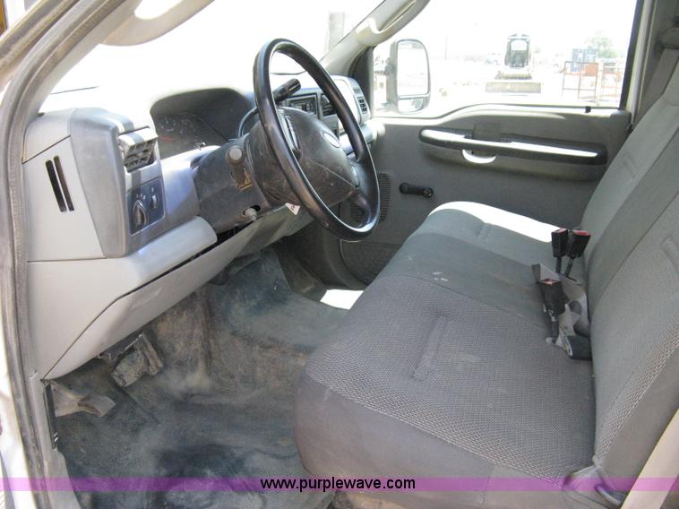 image for item A4263 2004 Ford F350 Super Duty XL crew cab pickup truck