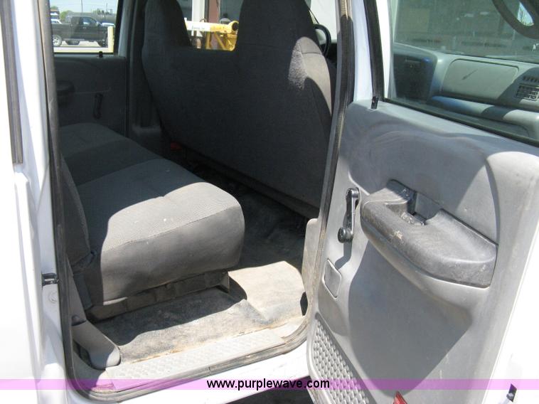 image for item A4263 2004 Ford F350 Super Duty XL crew cab pickup truck