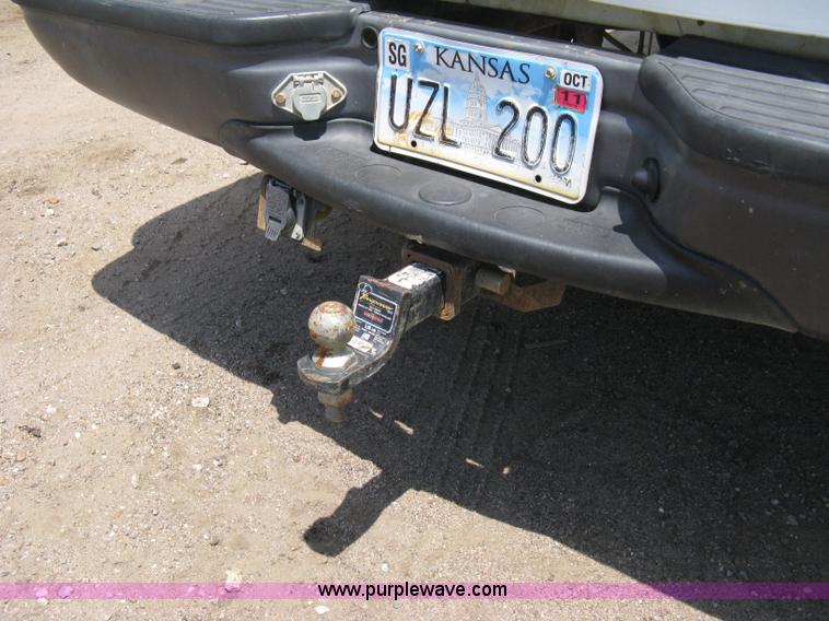 image for item A4263 2004 Ford F350 Super Duty XL crew cab pickup truck