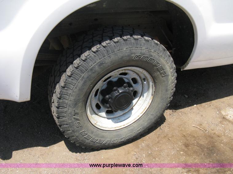 image for item A4263 2004 Ford F350 Super Duty XL crew cab pickup truck