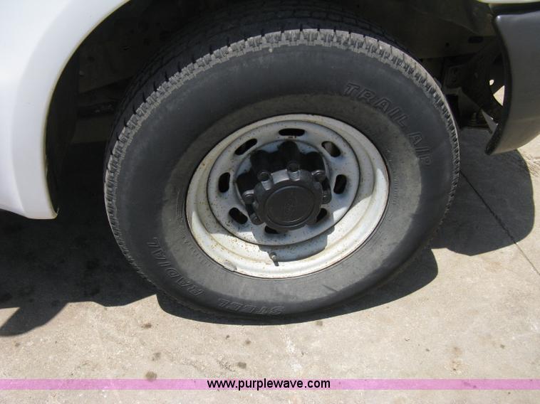 image for item A4263 2004 Ford F350 Super Duty XL crew cab pickup truck