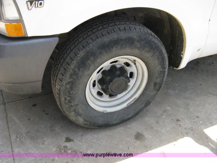 image for item A4263 2004 Ford F350 Super Duty XL crew cab pickup truck