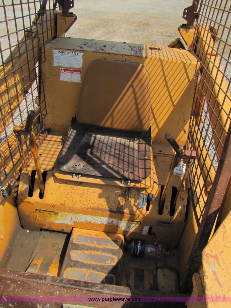 image for item A4684 1984 Case 1835B skid steer loader