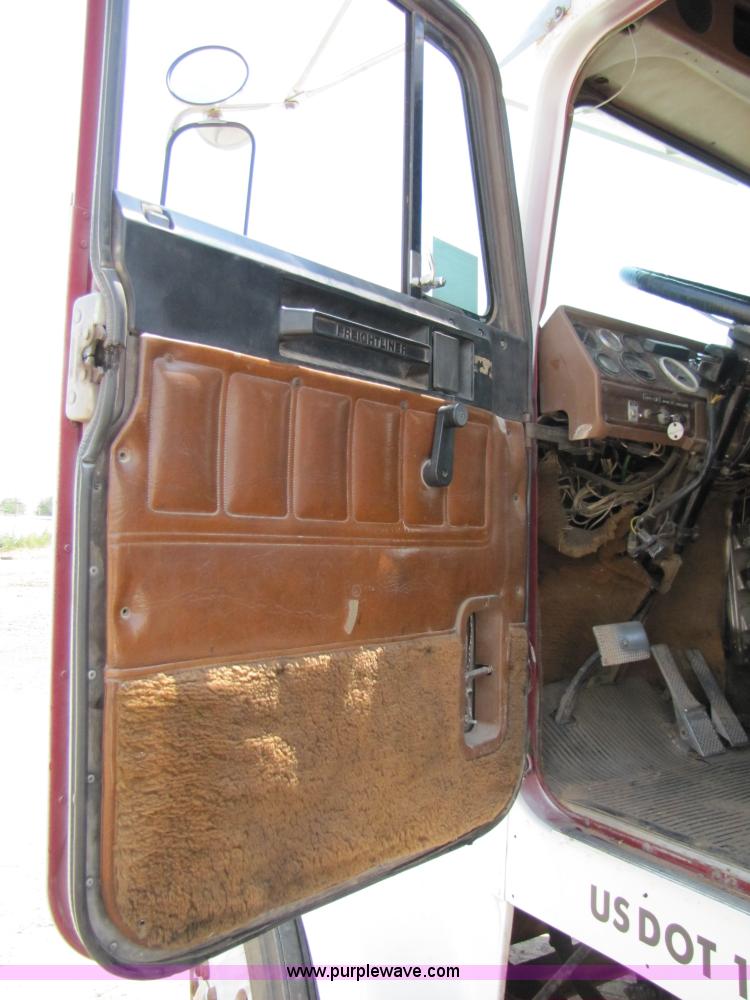 image for item A4685 1987 Freightliner FLC-64T semi truck