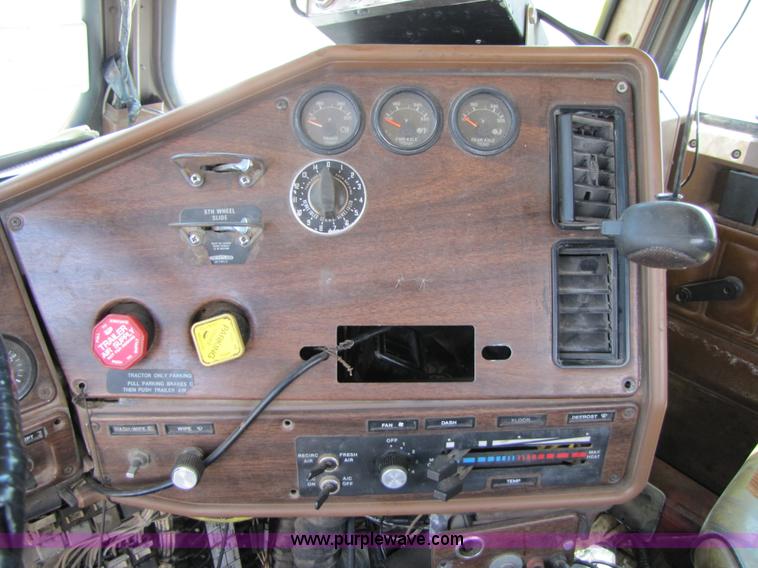 image for item A4685 1987 Freightliner FLC-64T semi truck