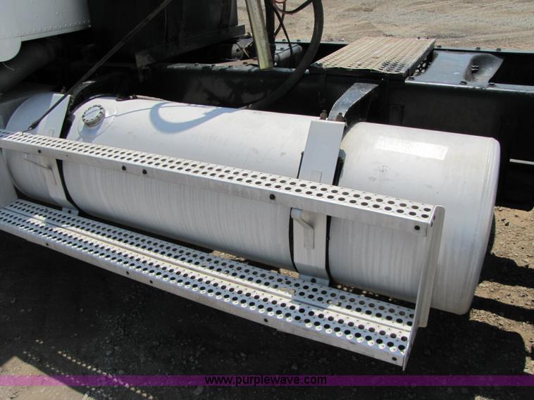 image for item A4685 1987 Freightliner FLC-64T semi truck