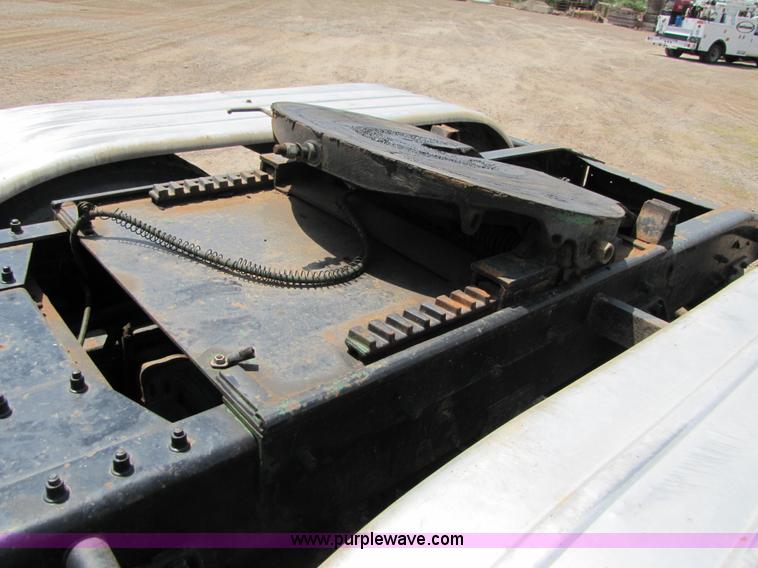 image for item A4685 1987 Freightliner FLC-64T semi truck