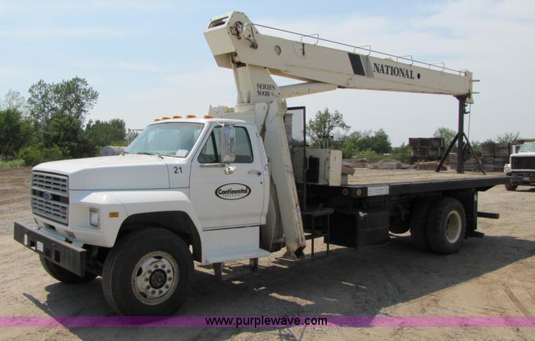 image for item A4686 1993 Ford F700 crane truck