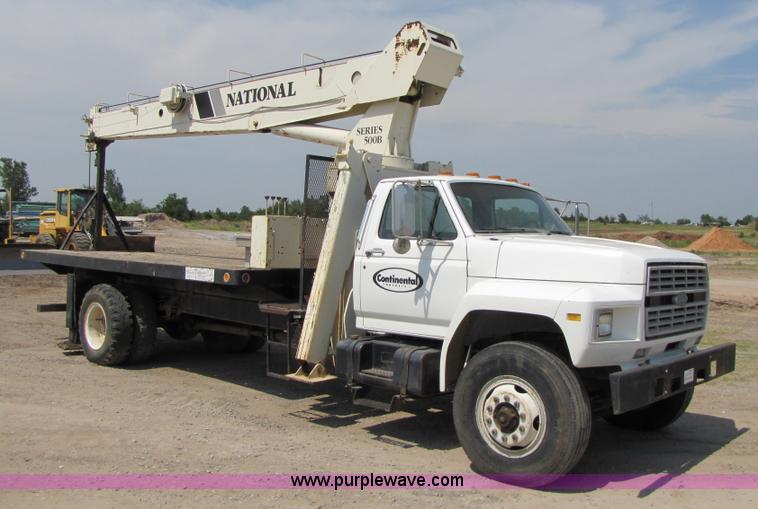 image for item A4686 1993 Ford F700 crane truck